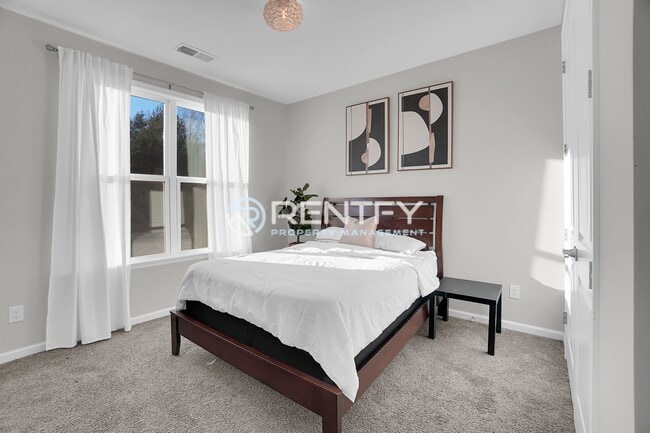 Building Photo - 211 Tetcott St