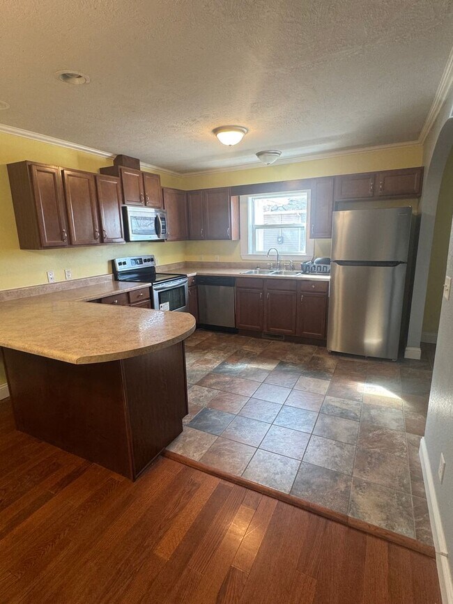 Building Photo - Furnished 3 Bedroom Home in Waynesville, MO! - Short Term Availability