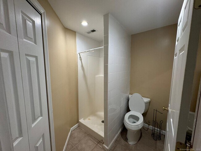 Building Photo - 59 Gilbert Ln