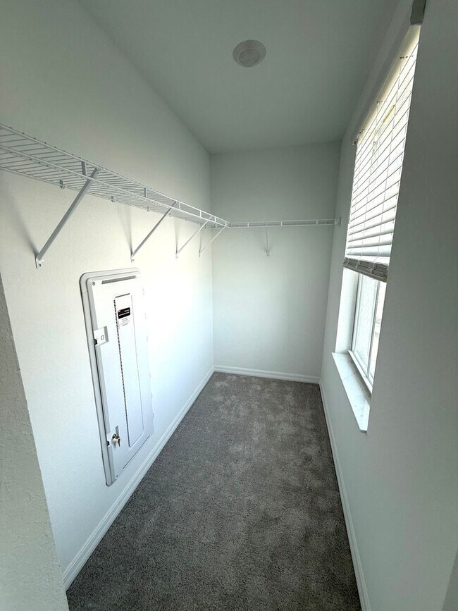 Building Photo - 3-Bed/ 2.5- Bath Modern Townhouse in Lakewood Ranch Premier Community- LOW MOVE-IN COSTS!