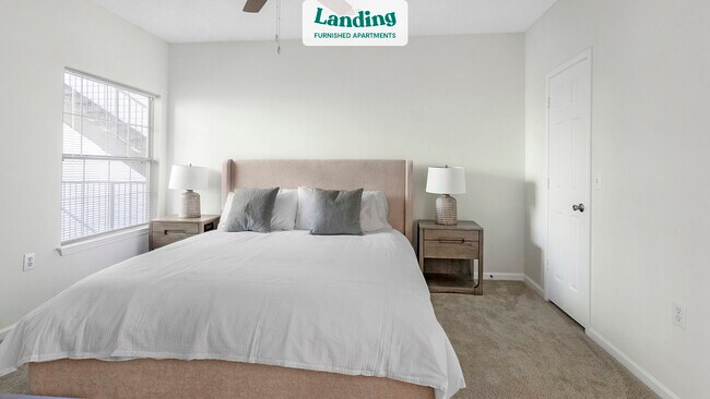 Building Photo - 900 Crowne Park Dr