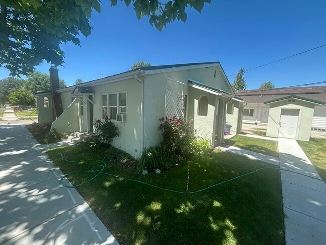 Building Photo - 418 W 13th St