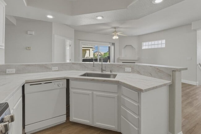 Building Photo - 6800 Dorita Ave