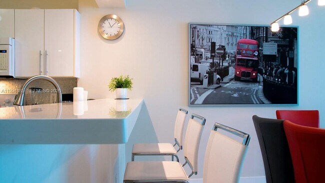 Building Photo - 18100 N Bay Rd