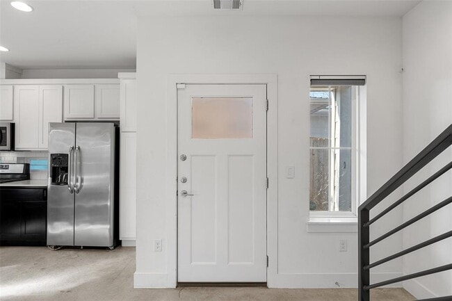 Building Photo - 1003 Fiesta St