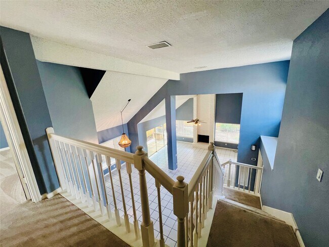 Building Photo - 16079 Hidden Acres Dr