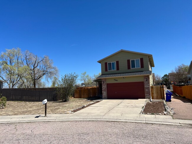 Building Photo - Close to Ft. Carson! 3 bed, 2 bath, 2 car ...