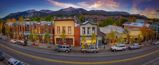 Building Photo - Walk to Main St and Gondola! Furnished!
