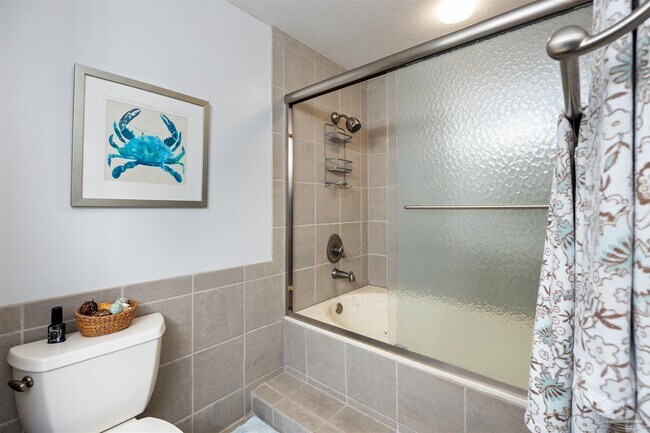 Building Photo - 14180 River Rd