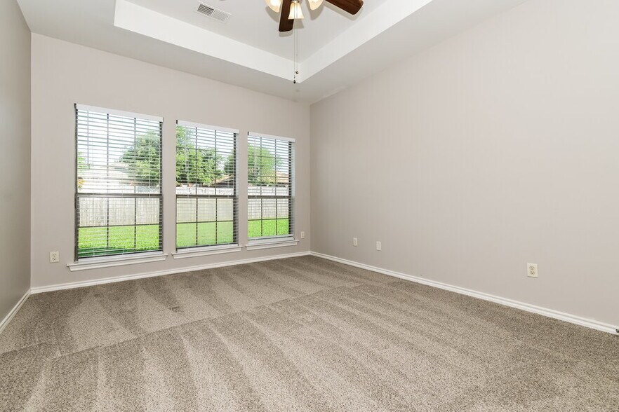 Building Photo - 808 Dakota Ln