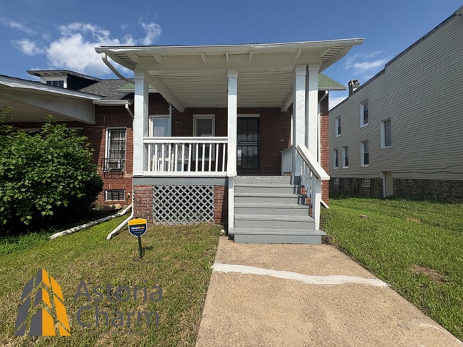 Building Photo - Updated 3 Bedroom + Free TV & PS5 with Move-In!!