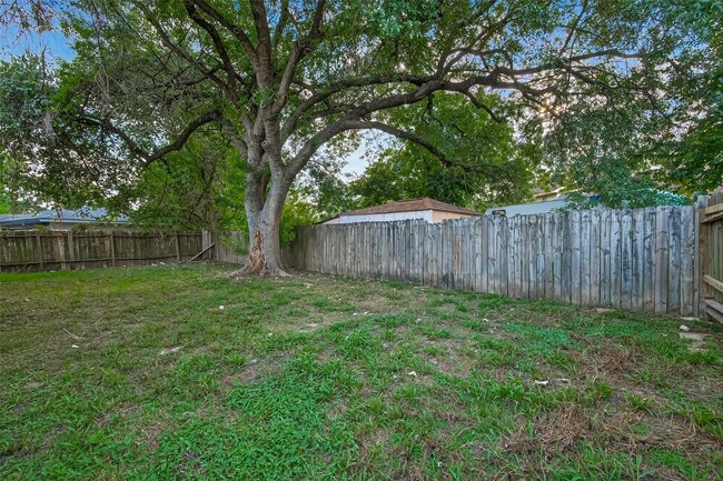 Building Photo - 3906 Glen Cove Cir