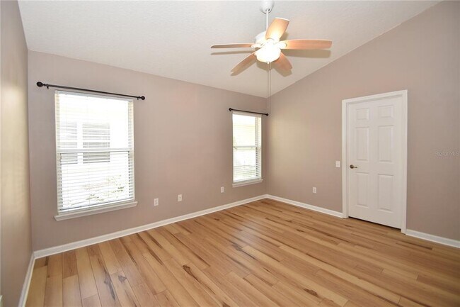 Building Photo - 11 Deerfield Ct