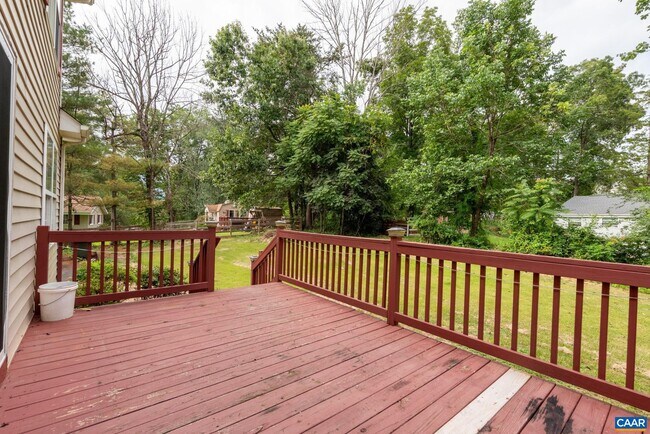 Building Photo - 497 Sunset Dr