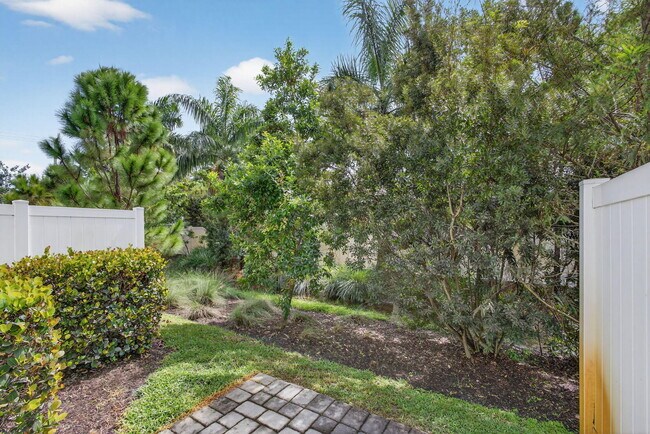 Building Photo - 392 SE Sea Hunt Wy