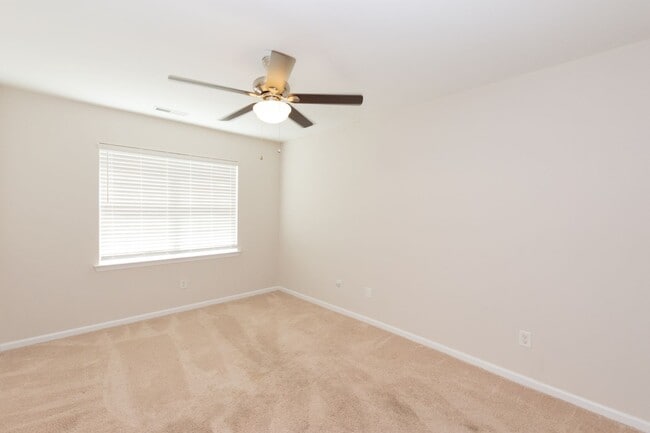 Building Photo - Ready to live close to the beach?