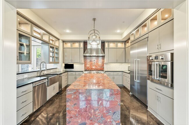 Building Photo - 3610 Oak Forest Dr