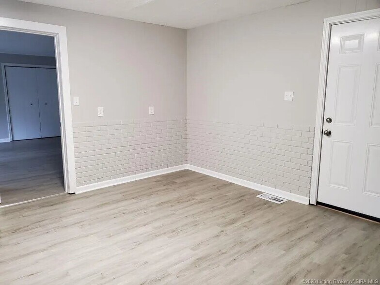 Building Photo - 504 Crestview Ct