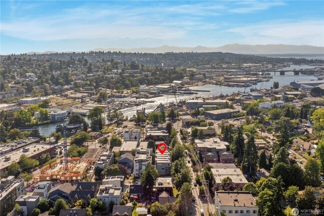 Building Photo - 105 NW 39th St