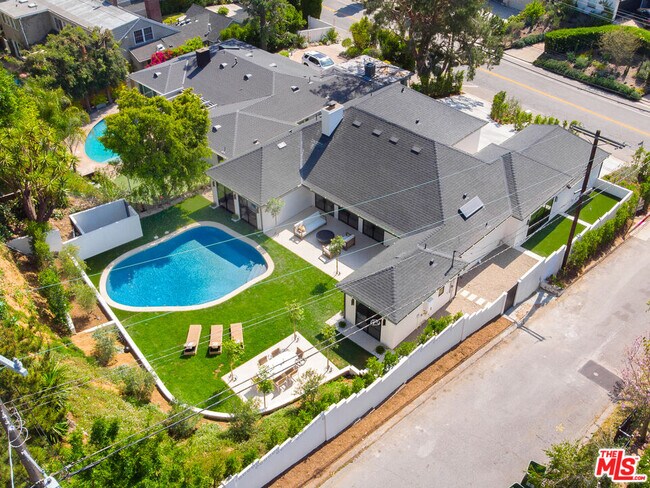 Building Photo - 2288 Coldwater Canyon Dr