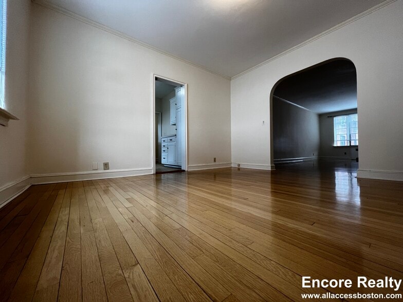 Building Photo - 105 Longwood Ave