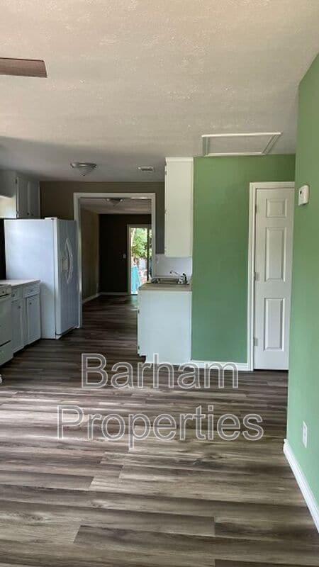 Building Photo - 916 Cason St