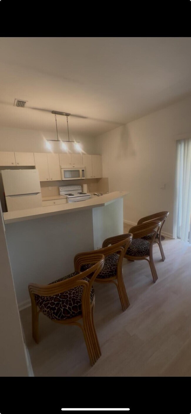 Building Photo - 302 S Santa Catalina Cir