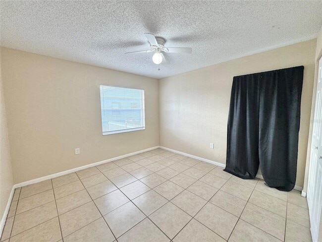 Building Photo - 2571 Elm Ave