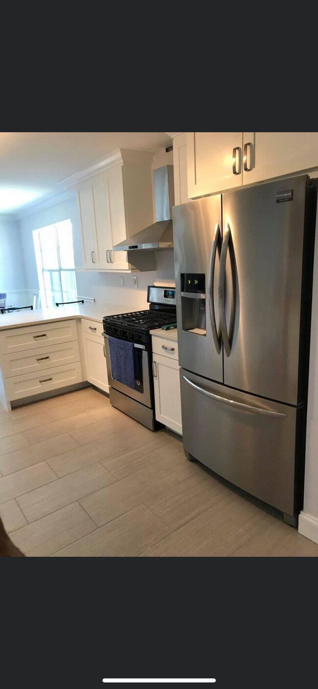 Kitchen - 3622 Azalea Dr