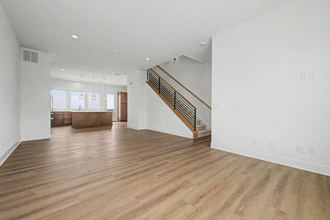 Building Photo - 689 Saddle Dr