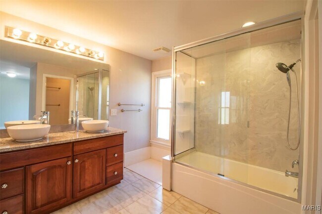 Building Photo - 507 Glenmeadow Dr
