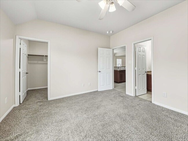 Building Photo - 5907 Deep S Dr