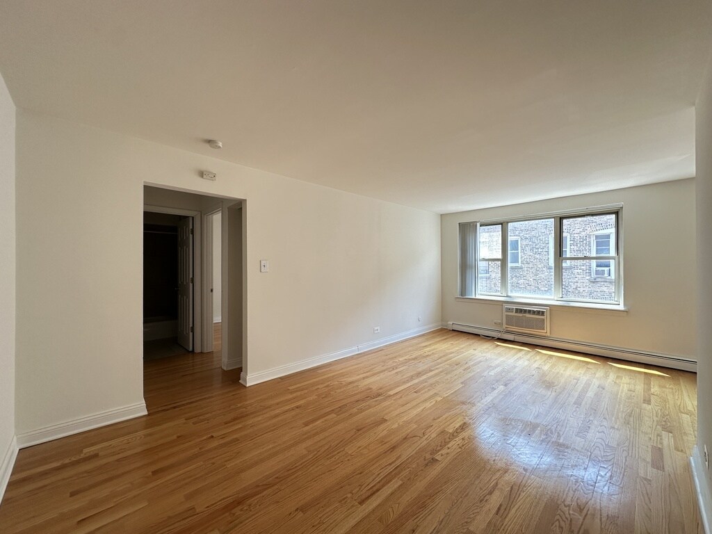 Building Photo - 3710 N Pine Grove Ave