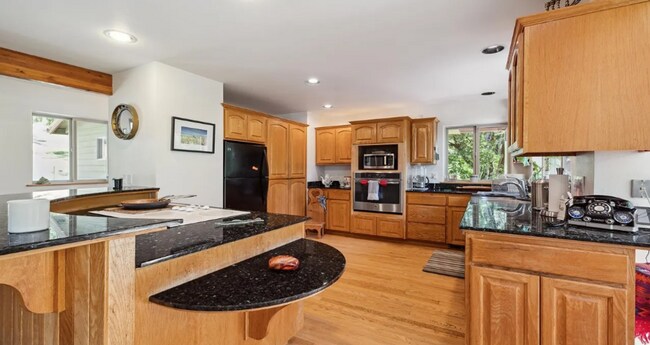 Building Photo - 25151 Pleasant View Dr