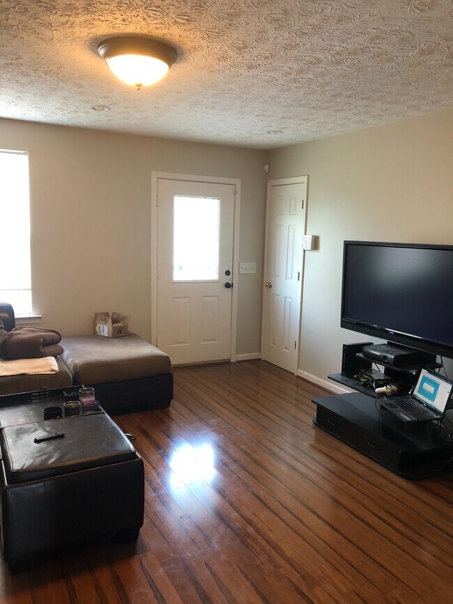 Building Photo - 3 Bed/2 Bath Home in East Nashville, Pet F...
