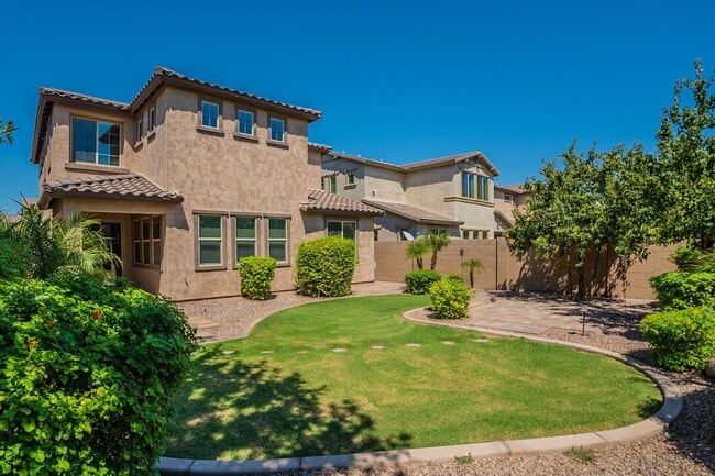 Building Photo - Move In Ready! Three Bedrooms - Beautiful ...