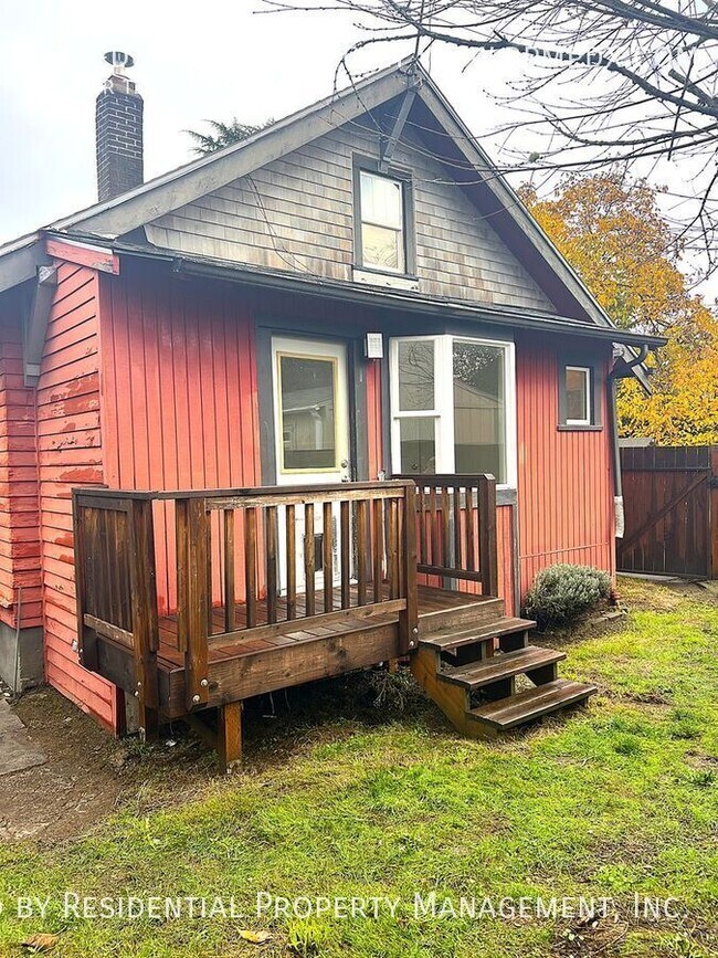 Building Photo - 214 NE Bryant St