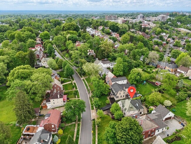 Building Photo - Charming 5 Bedroom, 3.5 Bathroom Home in M...