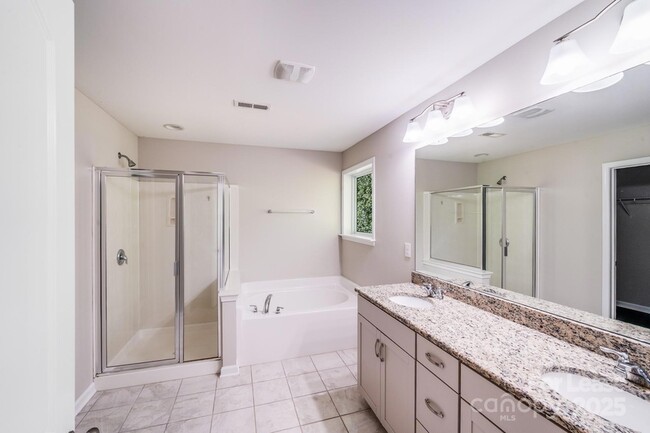 Building Photo - 13122 Oakhaven Glen Ln