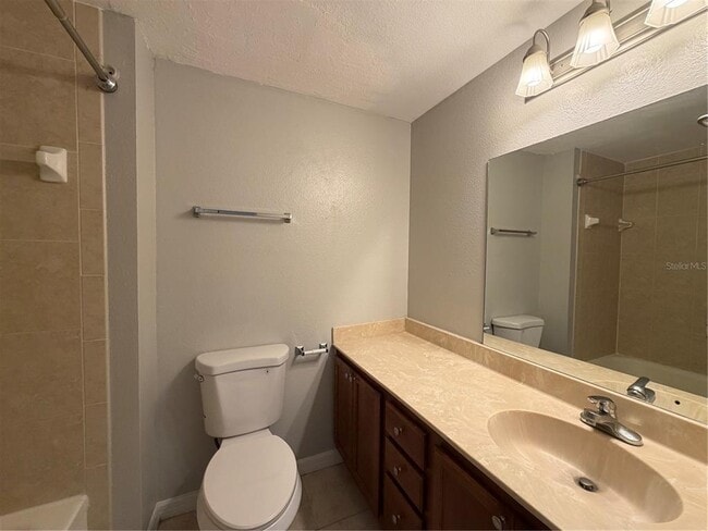 Building Photo - 406 S Cedar Ave