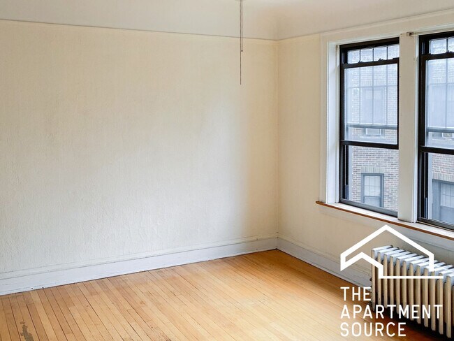 Building Photo - 2613 W Berwyn Ave