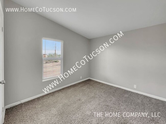 Building Photo - 9410 S Van Dr