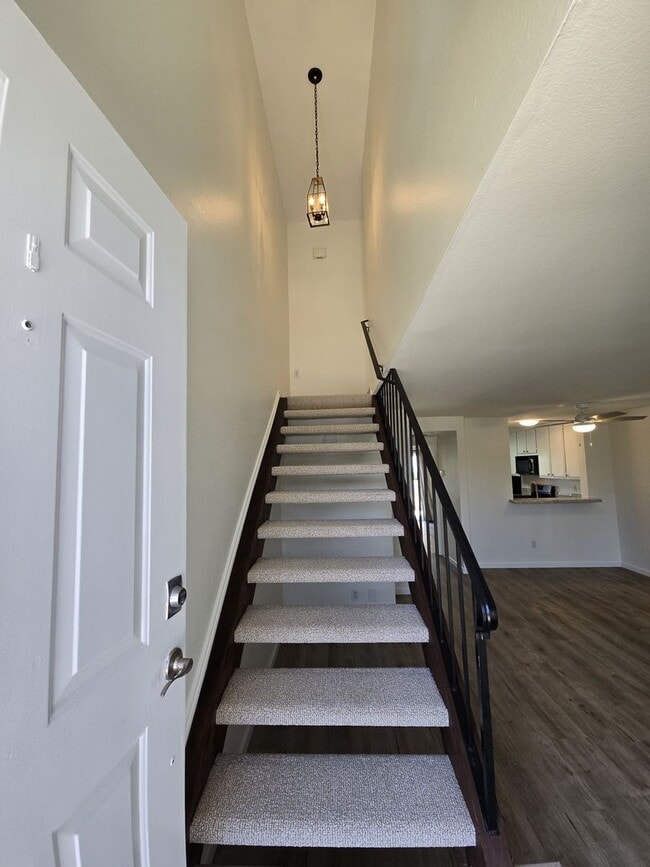 Building Photo - Coastal Living: 2-Bed, 1.5-Bath Townhome w...