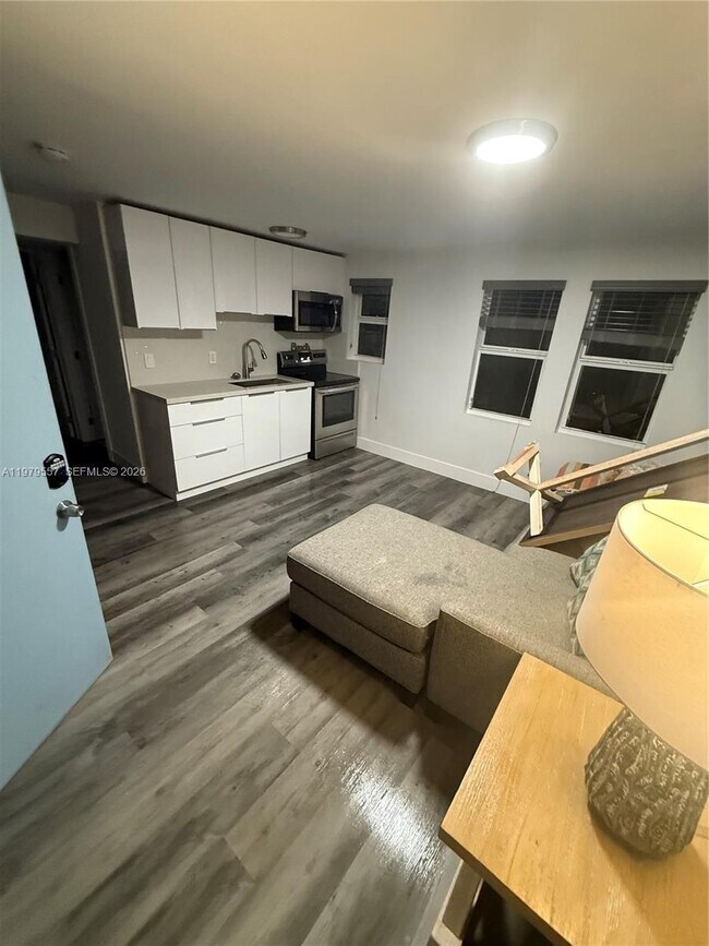 Building Photo - 2020 Washington St