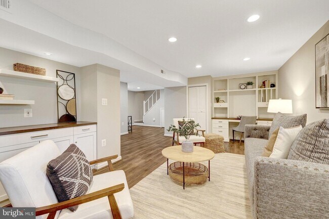 Building Photo - 2015 Freedom Ln