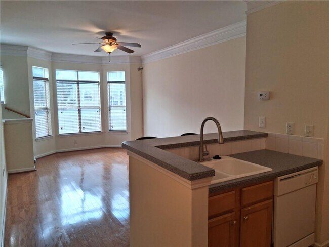 Building Photo - 375 Highland Ave NE