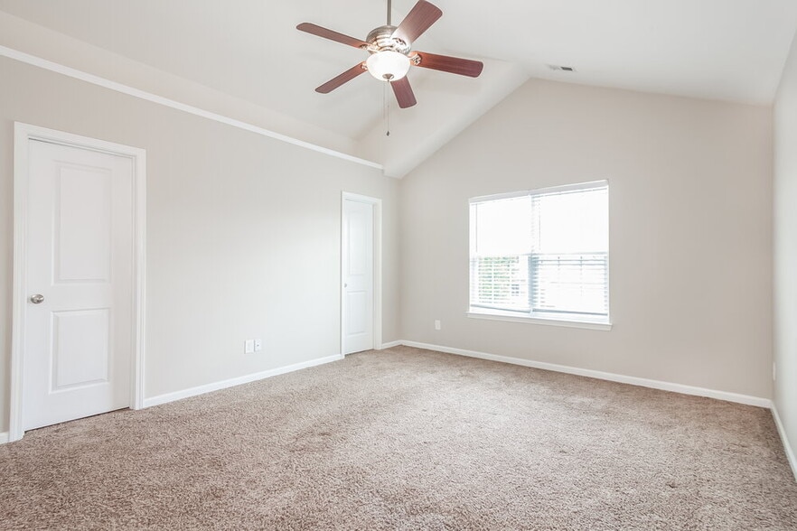 Building Photo - 2913 Westbury Ct