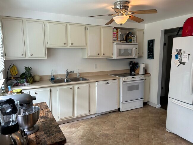 Building Photo - 602 Flint Rd