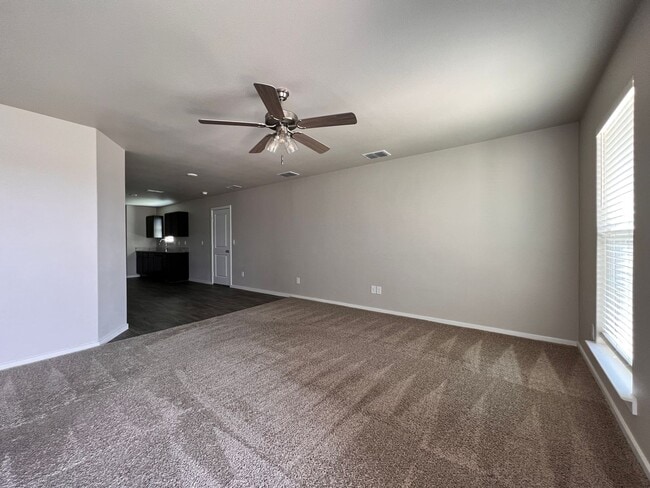 Building Photo - Pre leasing now for 4/1/2026