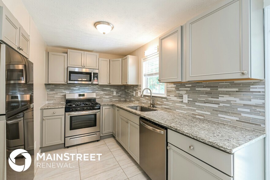 Building Photo - 493 Stonemill Manor